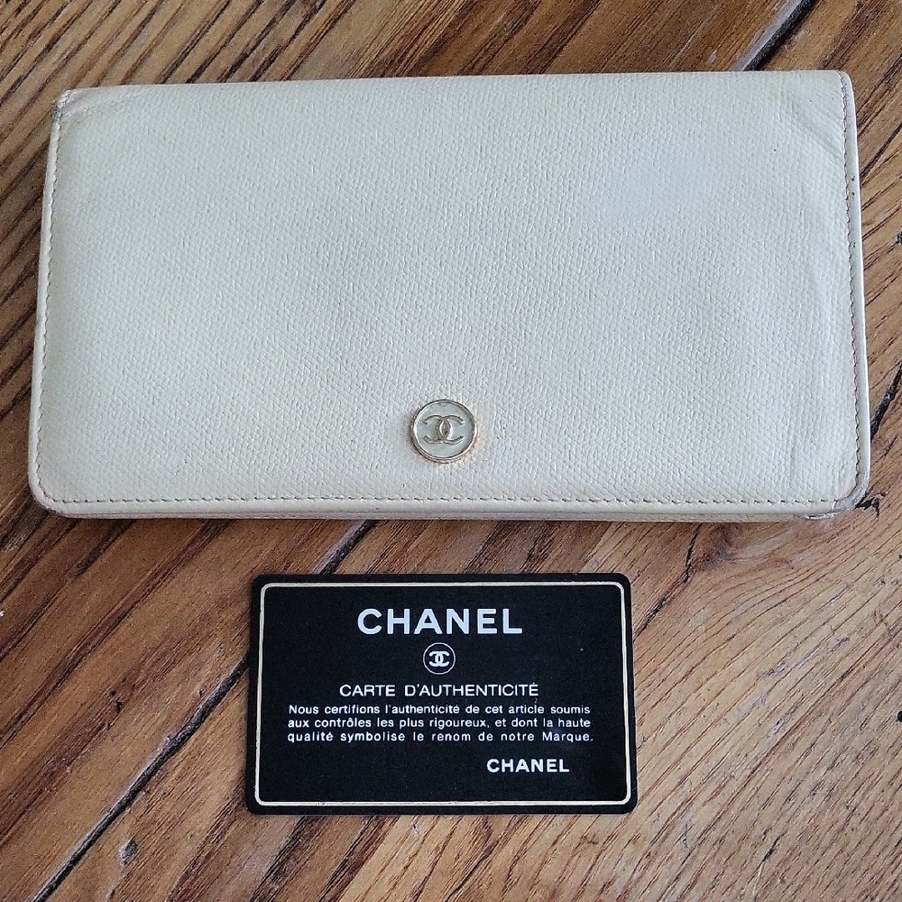 CHANEL Cream Leather Wallet